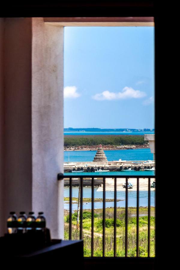 Water Reflection Apartment Манонг Екстериор снимка