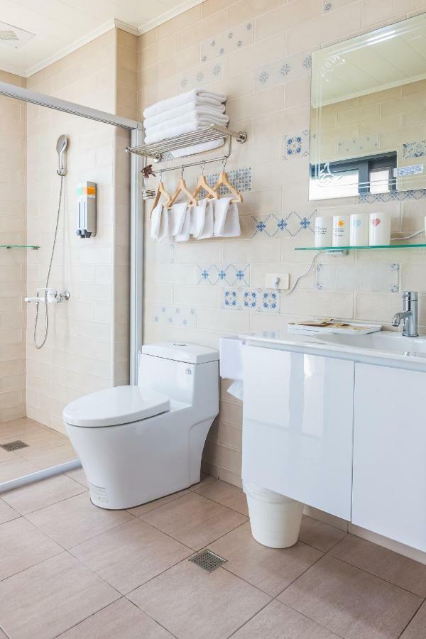 Water Reflection Apartment Манонг Екстериор снимка